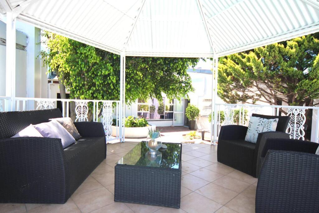 Olive Grove On Provident * Cape Town